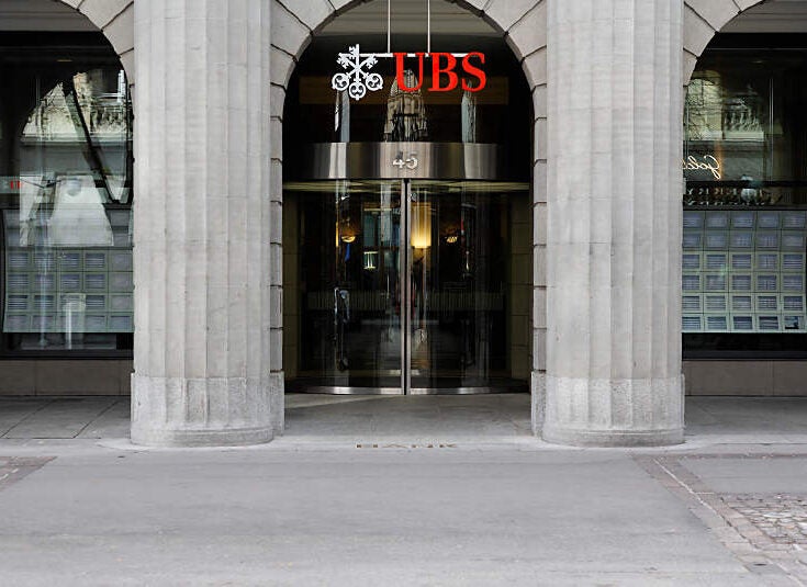 UBS wealth units buoy poor 2012 group results